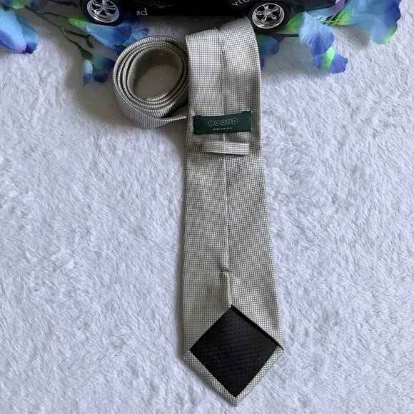 Canda Pixelated Tie - Picture 4 of 8